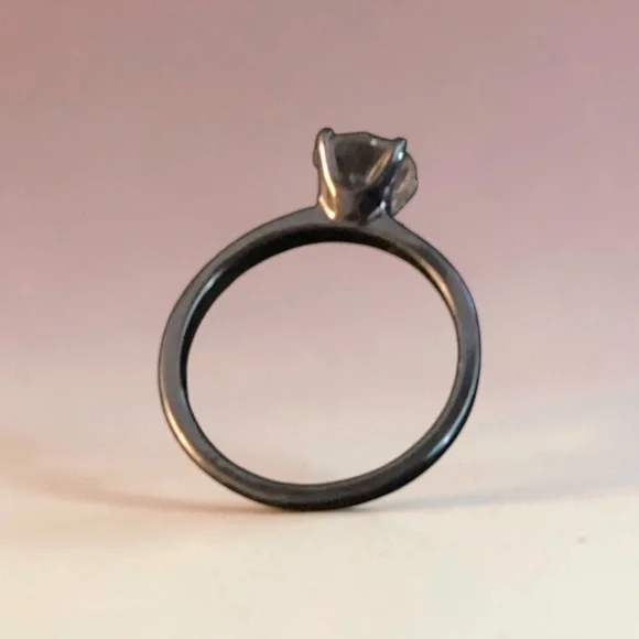 Silver Solitaire Ring - Picture 4 of 4